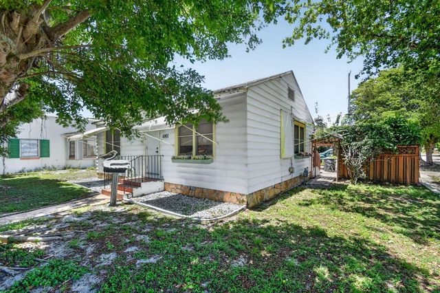 6901 Garden Avenue, West Palm Beach, FL 33405