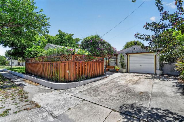 6901 Garden Avenue, West Palm Beach, FL 33405