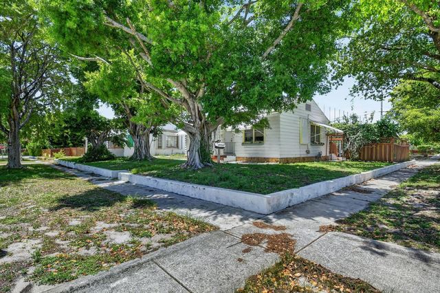 6901 Garden Avenue, West Palm Beach, FL 33405