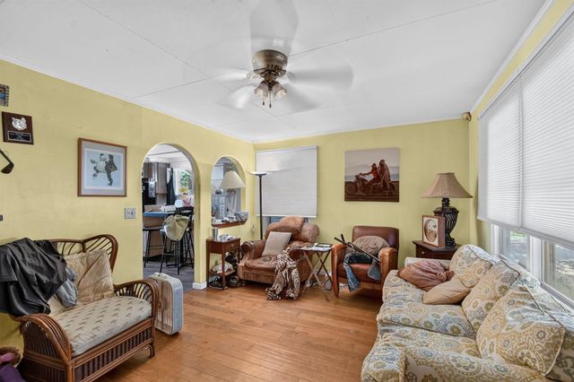 6901 Garden Avenue, West Palm Beach, FL 33405