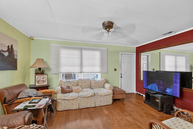 6901 Garden Avenue, West Palm Beach, FL 33405