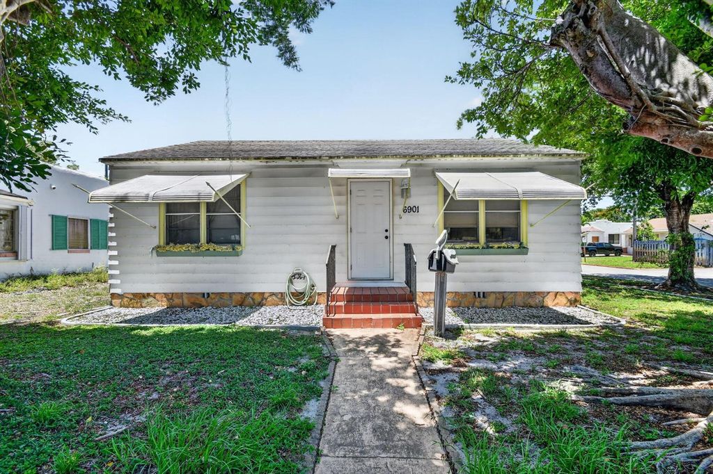 6901 Garden Avenue, West Palm Beach, FL 33405
