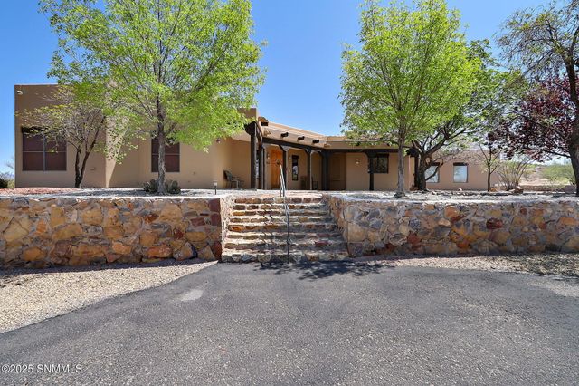 5635 Charles Russell Road, Las Cruces, NM 88011
