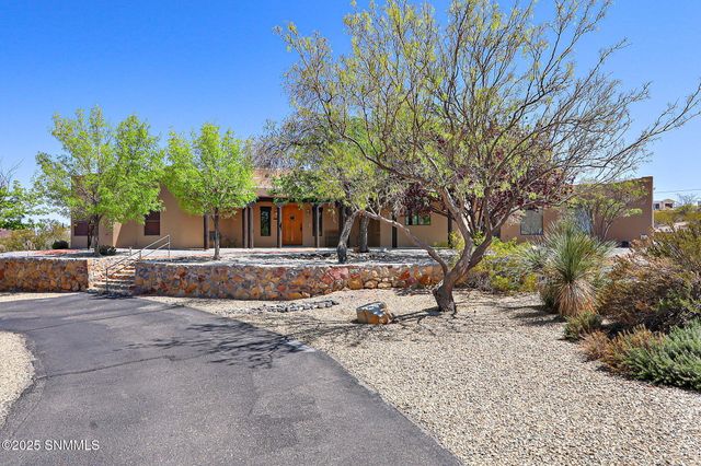 5635 Charles Russell Road, Las Cruces, NM 88011