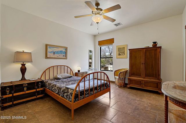 5635 Charles Russell Road, Las Cruces, NM 88011