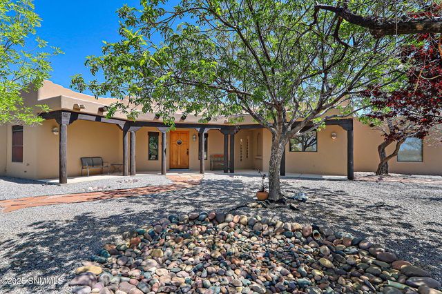 5635 Charles Russell Road, Las Cruces, NM 88011
