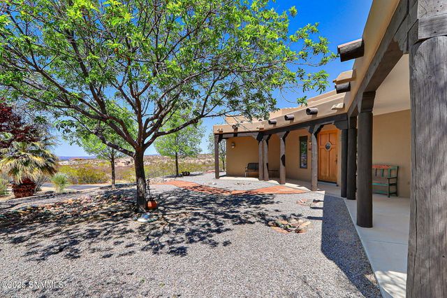 5635 Charles Russell Road, Las Cruces, NM 88011