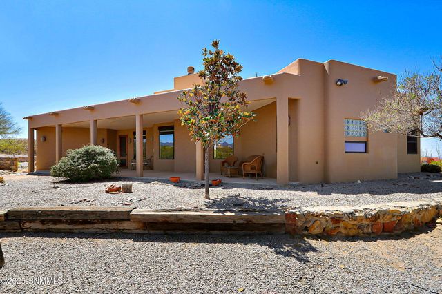 5635 Charles Russell Road, Las Cruces, NM 88011
