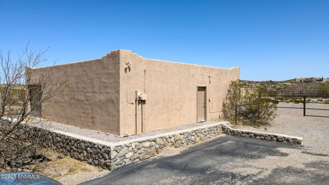5635 Charles Russell Road, Las Cruces, NM 88011