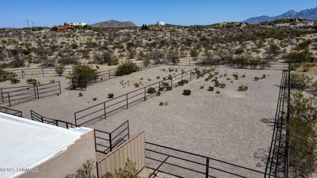 5635 Charles Russell Road, Las Cruces, NM 88011