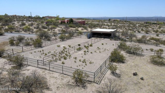 5635 Charles Russell Road, Las Cruces, NM 88011