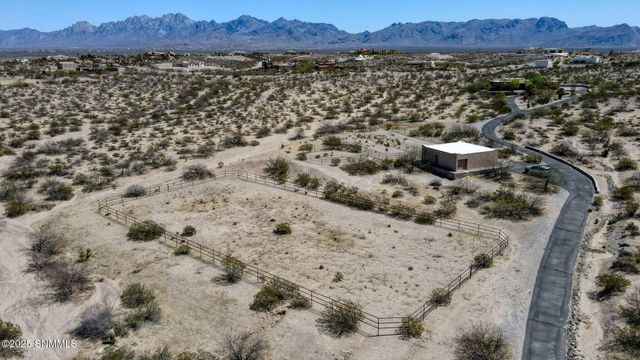 5635 Charles Russell Road, Las Cruces, NM 88011