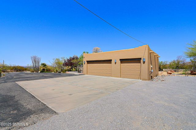 5635 Charles Russell Road, Las Cruces, NM 88011