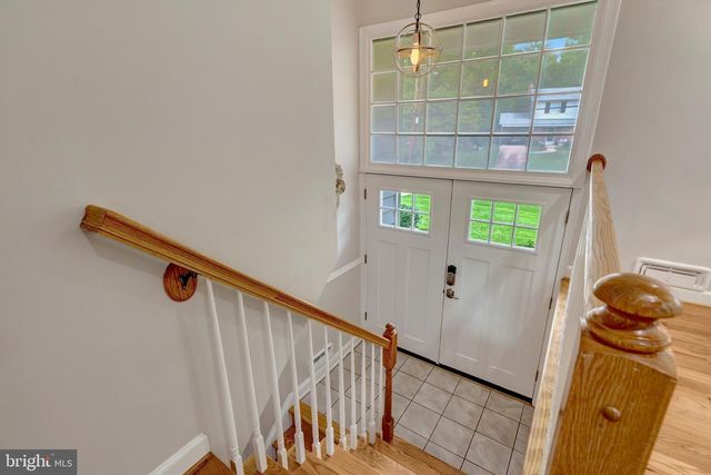 9301 SANTAYANA DR, Fairfax, VA 22031