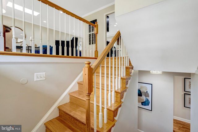 9301 SANTAYANA DR, Fairfax, VA 22031