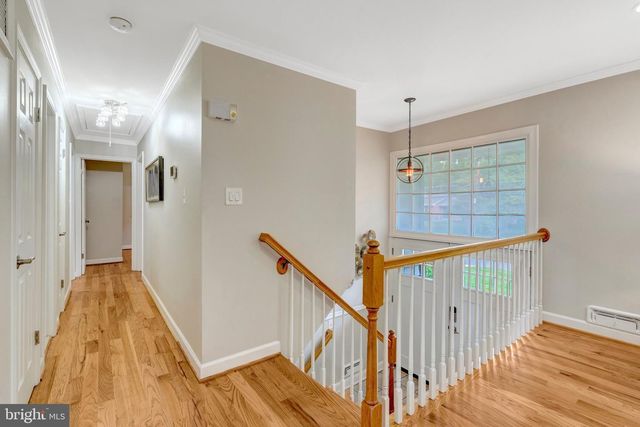 9301 SANTAYANA DR, Fairfax, VA 22031