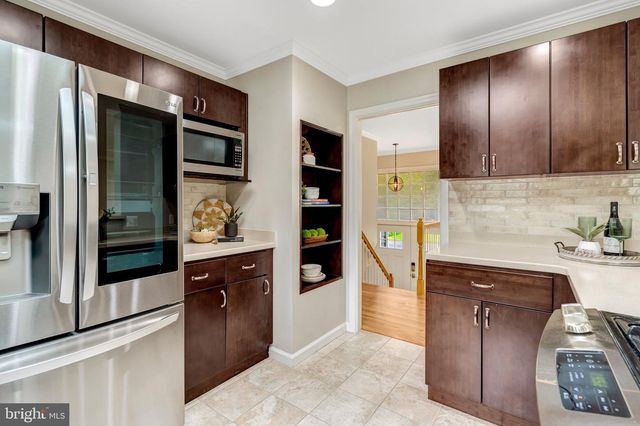 9301 SANTAYANA DR, Fairfax, VA 22031