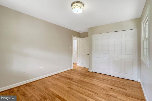 9301 SANTAYANA DR, Fairfax, VA 22031