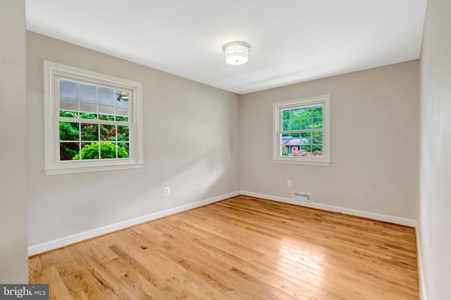 9301 SANTAYANA DR, Fairfax, VA 22031