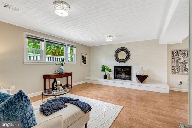 9301 SANTAYANA DR, Fairfax, VA 22031