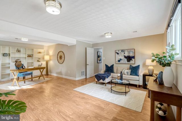 9301 SANTAYANA DR, Fairfax, VA 22031
