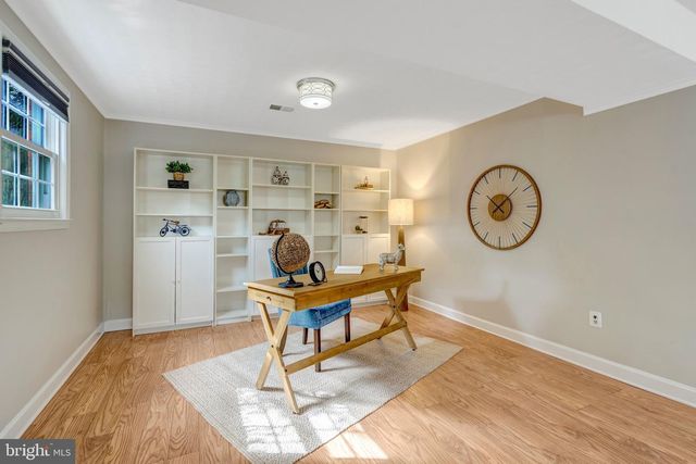 9301 SANTAYANA DR, Fairfax, VA 22031