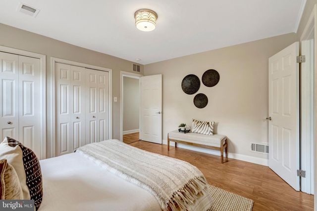 9301 SANTAYANA DR, Fairfax, VA 22031