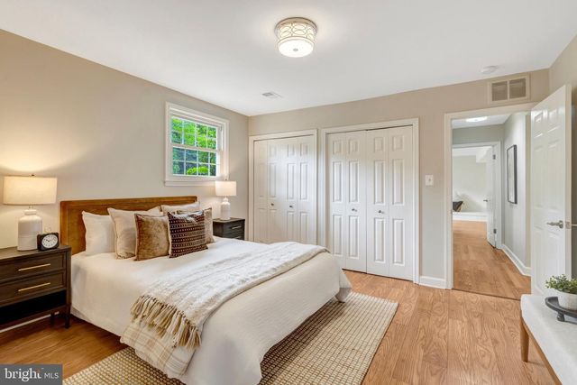 9301 SANTAYANA DR, Fairfax, VA 22031