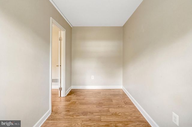 9301 SANTAYANA DR, Fairfax, VA 22031