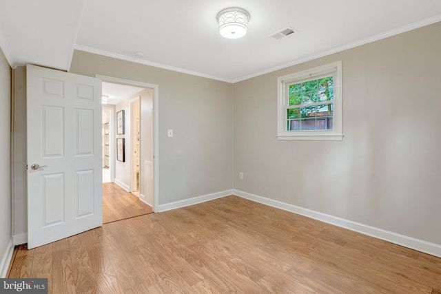 9301 SANTAYANA DR, Fairfax, VA 22031