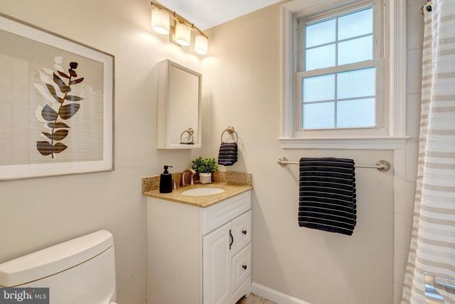 9301 SANTAYANA DR, Fairfax, VA 22031