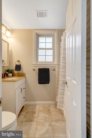 9301 SANTAYANA DR, Fairfax, VA 22031