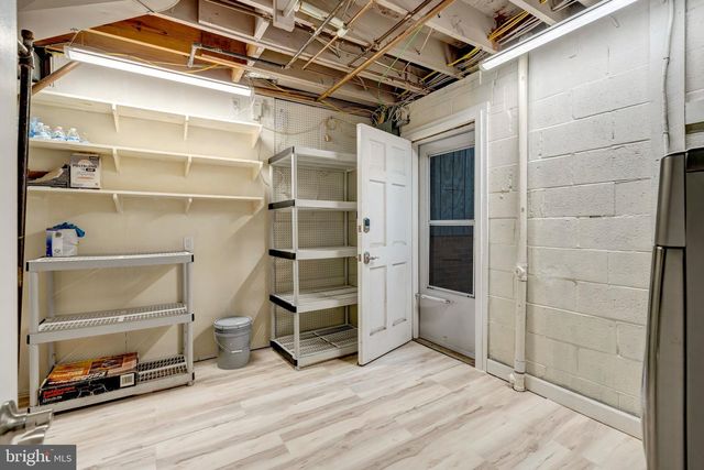9301 SANTAYANA DR, Fairfax, VA 22031