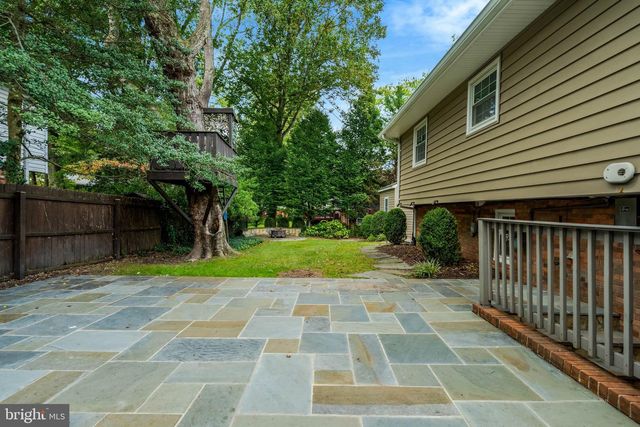 9301 SANTAYANA DR, Fairfax, VA 22031