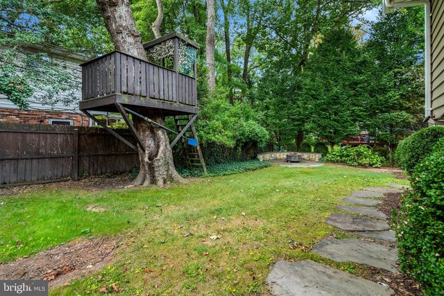 9301 SANTAYANA DR, Fairfax, VA 22031