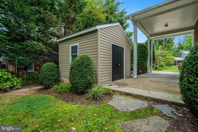 9301 SANTAYANA DR, Fairfax, VA 22031