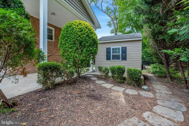 9301 SANTAYANA DR, Fairfax, VA 22031