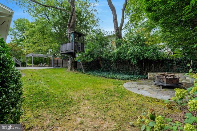 9301 SANTAYANA DR, Fairfax, VA 22031