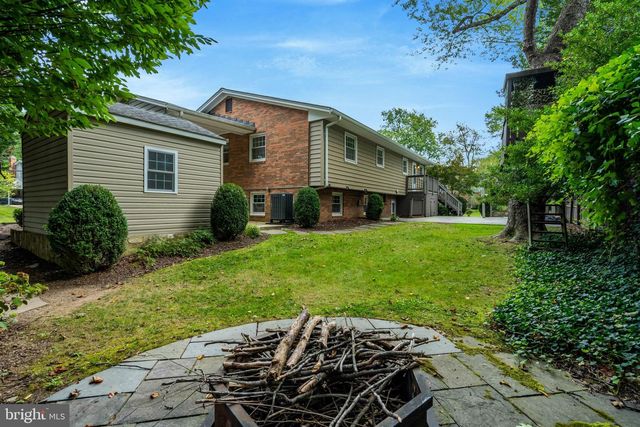 9301 SANTAYANA DR, Fairfax, VA 22031
