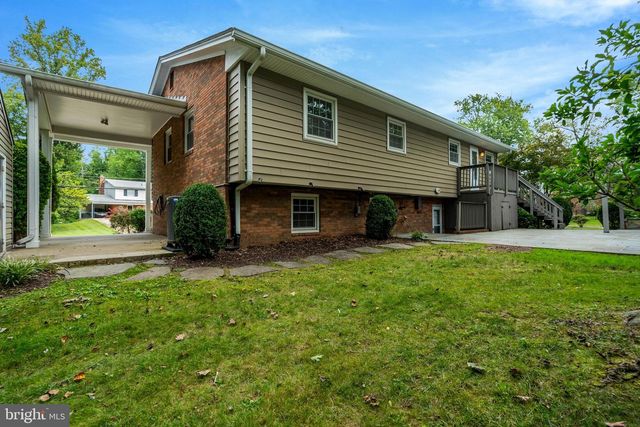 9301 SANTAYANA DR, Fairfax, VA 22031