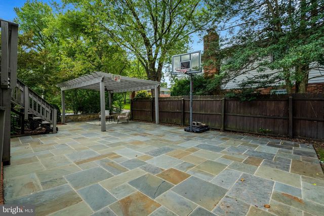 9301 SANTAYANA DR, Fairfax, VA 22031