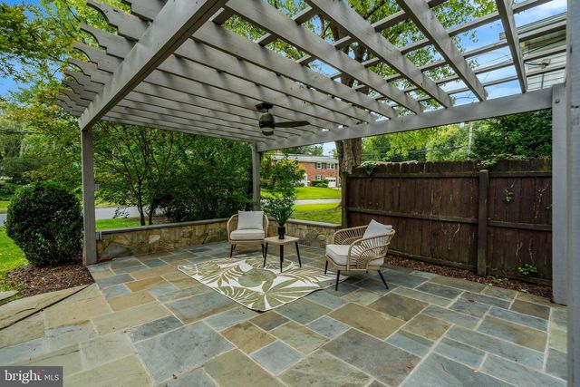 9301 SANTAYANA DR, Fairfax, VA 22031