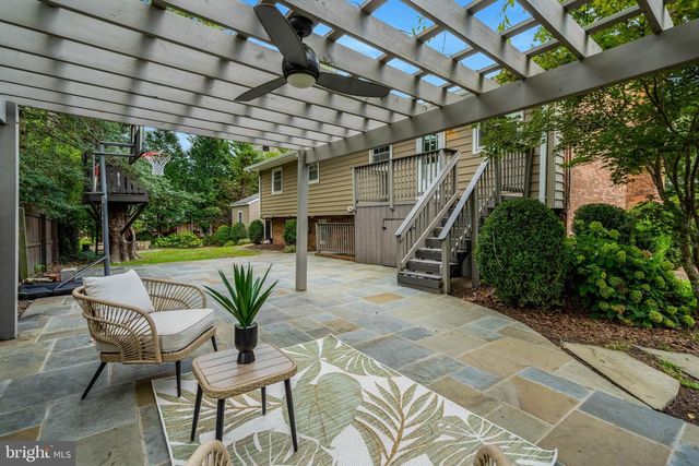 9301 SANTAYANA DR, Fairfax, VA 22031