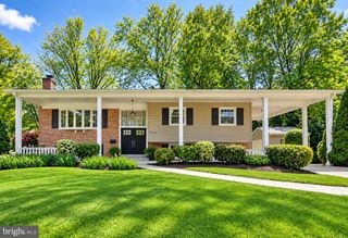 9301 SANTAYANA DR, Fairfax, VA 22031