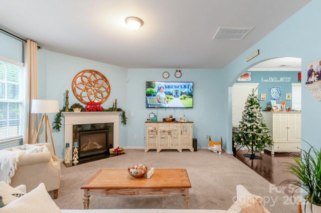 13602 Canterbury Castle Drive, Charlotte, NC 28273