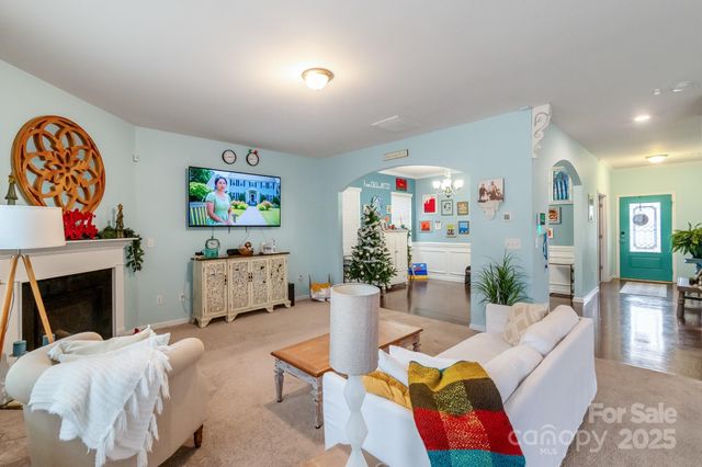 13602 Canterbury Castle Drive, Charlotte, NC 28273