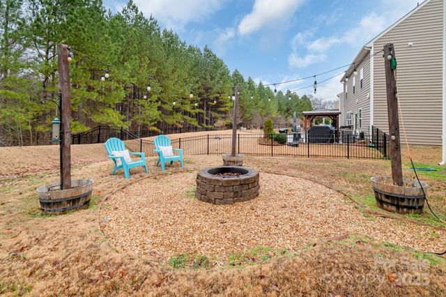 13602 Canterbury Castle Drive, Charlotte, NC 28273