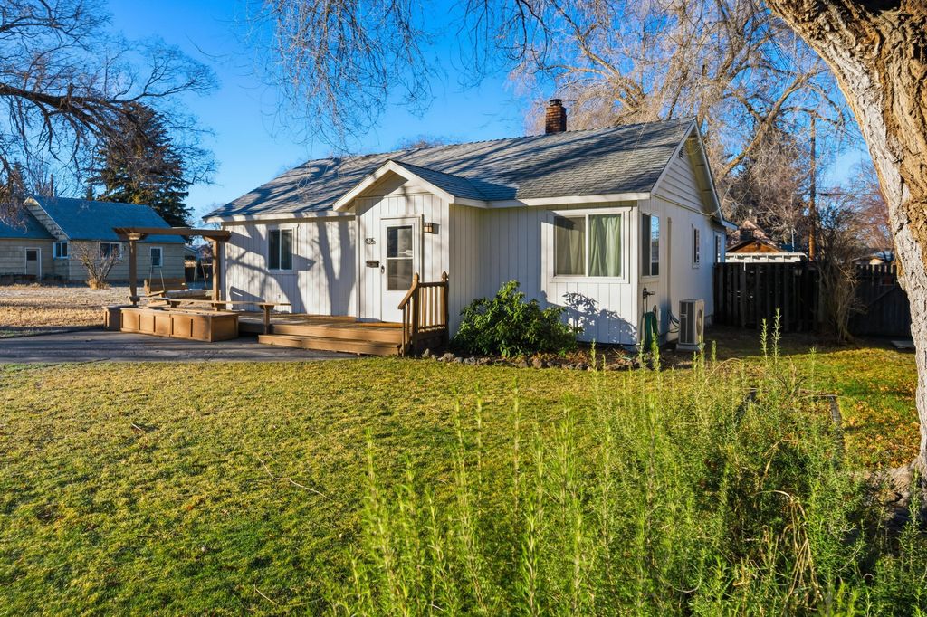 425 SW 12th Street, Redmond, OR 97756