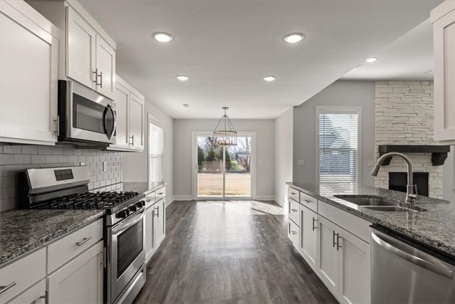 331 W Taverner Xing, Farmington, AR 72730