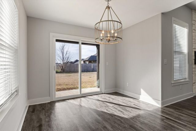 331 W Taverner Xing, Farmington, AR 72730